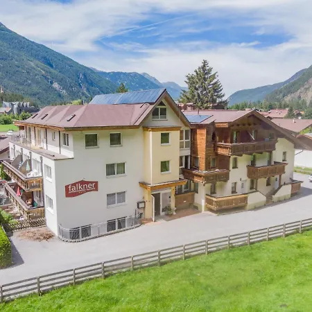 Falkner-12 By Interhome Daire