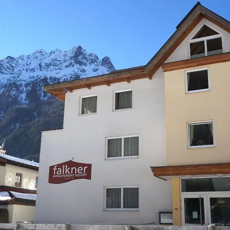 Falkner-12 By Interhome Daire