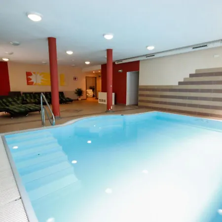 Falkner-12 By Interhome Daire