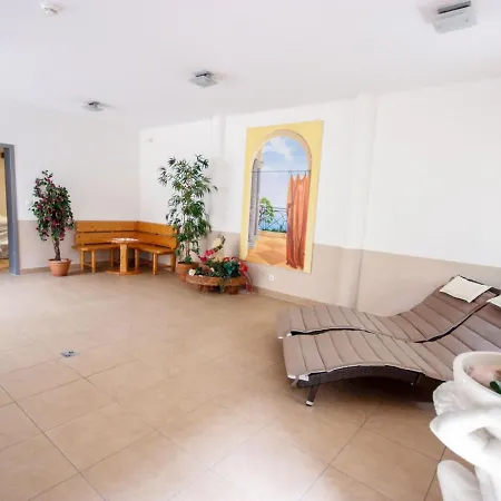 Falkner-12 By Interhome *